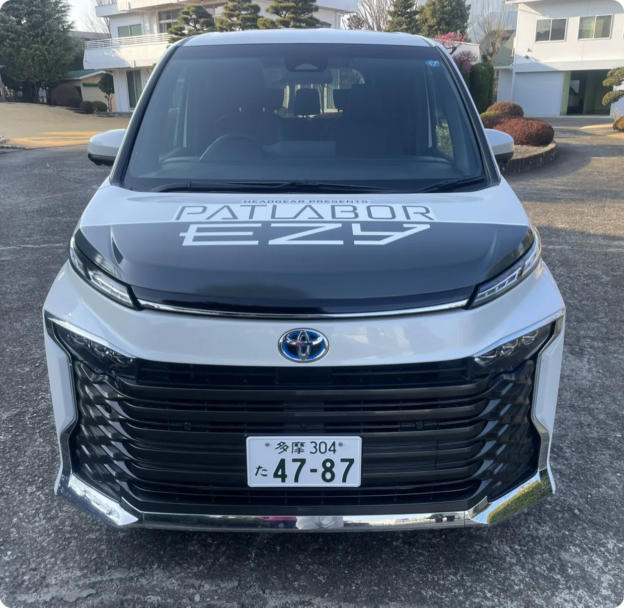 The Musashisakai Driving School shuttle bus