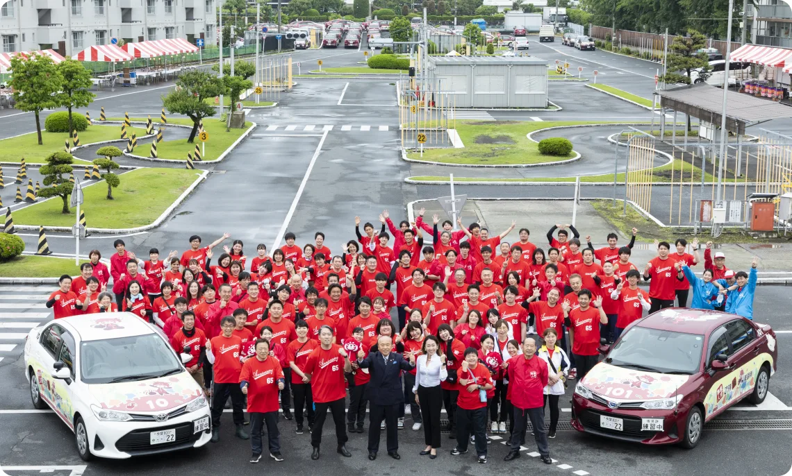 Musashisakai Driving School staff and training vehicles